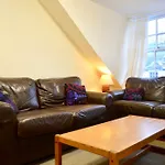 Central 1 Bedroom Apartment Sleeps 2