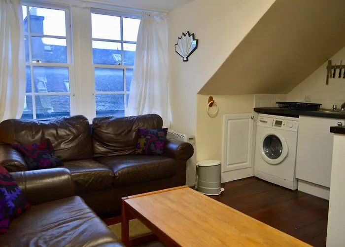 Central 1 Bedroom Apartment Sleeps 2
